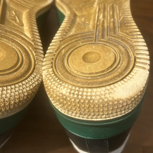Athletic_Shoes